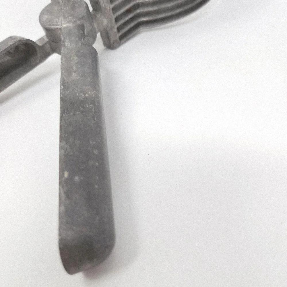 Vintage Alumimum‎ Roast Meat Holder Slicing Aid